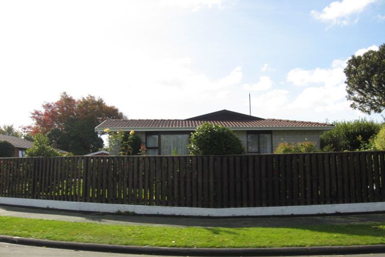 Photo of property in 16 Camrose Place, Ilam, Christchurch, 8041