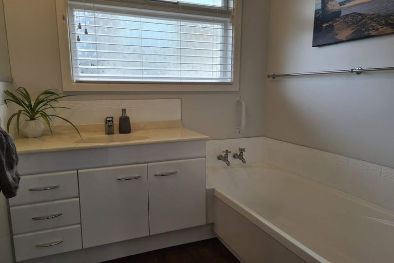 Photo of property in 33 Toorak Avenue, Avonhead, Christchurch, 8042