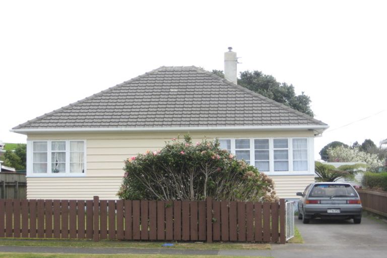 Photo of property in 16 Waimea Street, Westown, New Plymouth, 4310