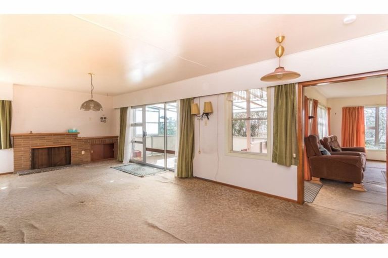 Photo of property in 8 Sarona Avenue, Glen Eden, Auckland, 0602