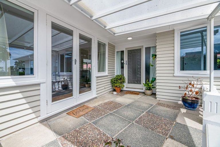 Photo of property in 13 Peachgrove Road, Te Atatu Peninsula, Auckland, 0610