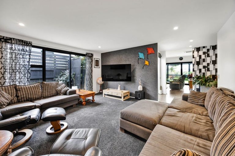 Photo of property in 23 Links Drive, Waiwhakaiho, New Plymouth, 4312