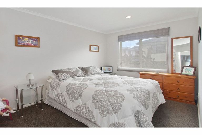 Photo of property in 78 Sunset Road, Unsworth Heights, Auckland, 0632