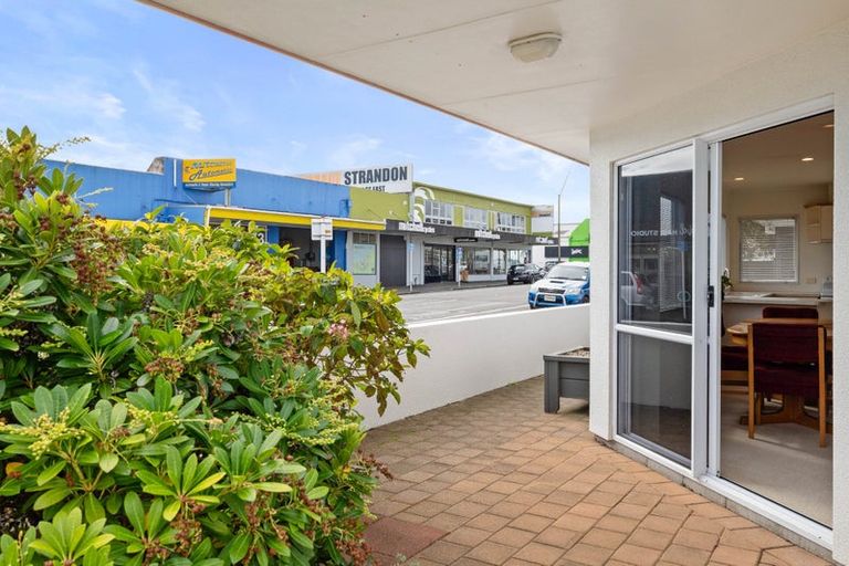Photo of property in 1 Strandon Place, Strandon, New Plymouth, 4312