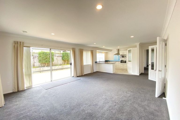 Photo of property in 16 Hendrika Court, Hobsonville, Auckland, 0618