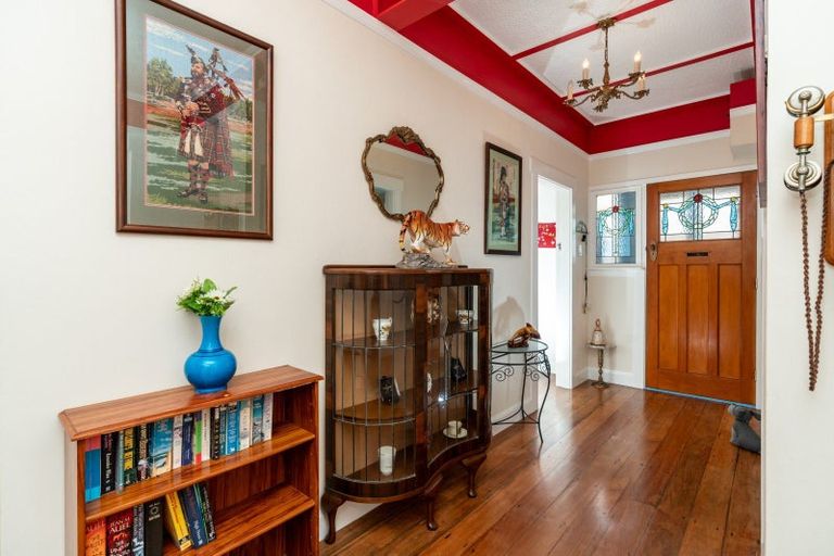 Photo of property in 26 Resolution Street, Lyall Bay, Wellington, 6022