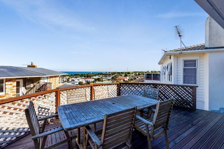 Photo of property in 17 Mount View Place, Spotswood, New Plymouth, 4310