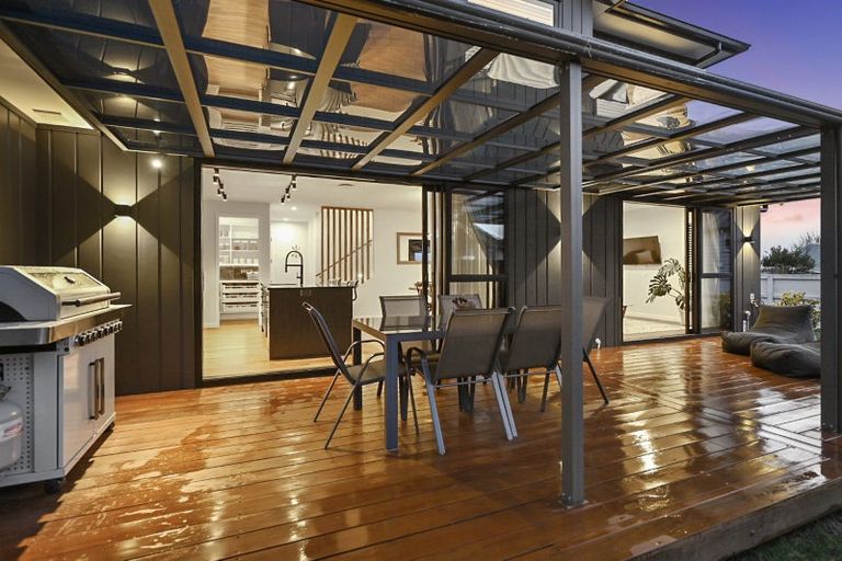 Photo of property in 2a Roland Road, Greenhithe, Auckland, 0632