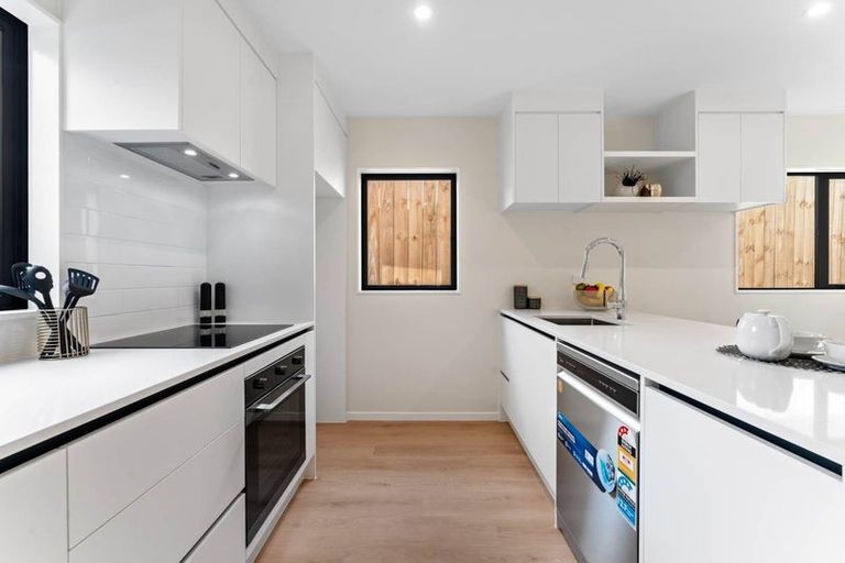 Photo of property in 7/10 Orchid Place, Te Atatu South, Auckland, 0610