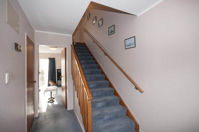 Photo of property in 11/2 Burdendale Grove, Churton Park, Wellington, 6037