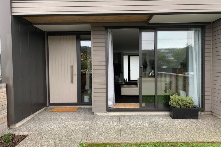 Photo of property in 74u3 Derwent Street, Island Bay, Wellington, 6023
