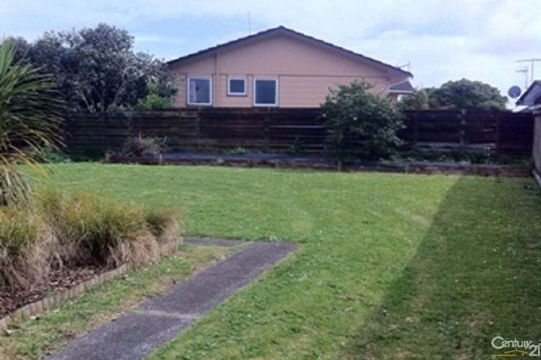 Photo of property in 43 Sharland Avenue, Manurewa, Auckland, 2102
