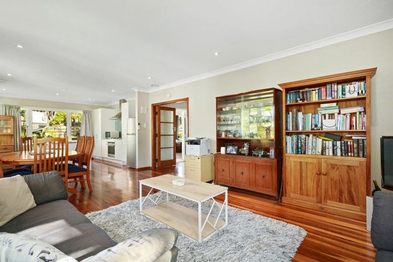 Photo of property in 247 Middleton Road, Glenside, Wellington, 6037