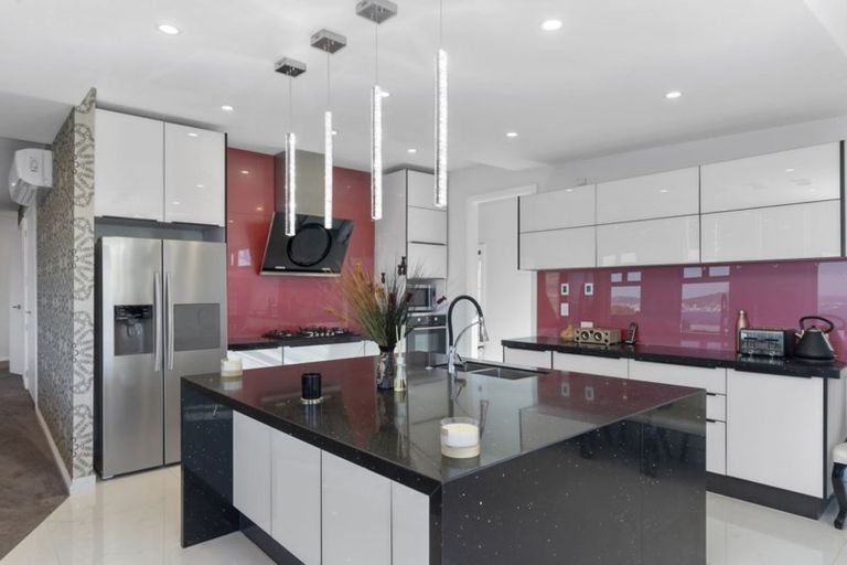 Photo of property in 35 Grumman Lane, Newlands, Wellington, 6037