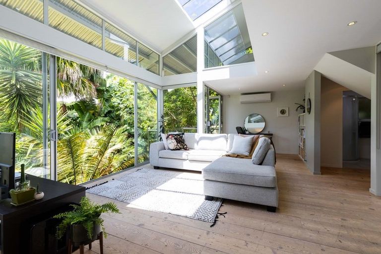 Photo of property in 50a Colonial Road, Birkenhead, Auckland, 0626