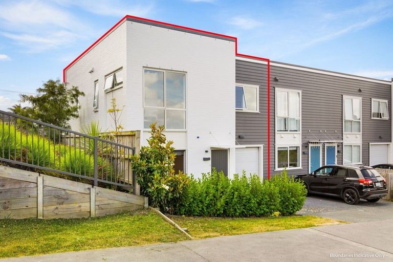 Photo of property in 1 Purei Lane, Massey, Auckland, 0614