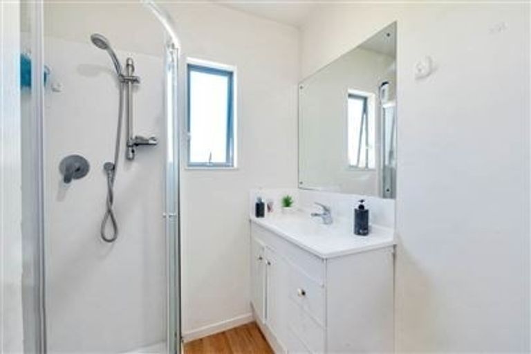 Photo of property in 11 Loughanure Place, Massey, Auckland, 0614
