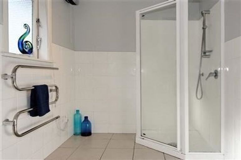 Photo of property in 24 Cutler Street, New Lynn, Auckland, 0600