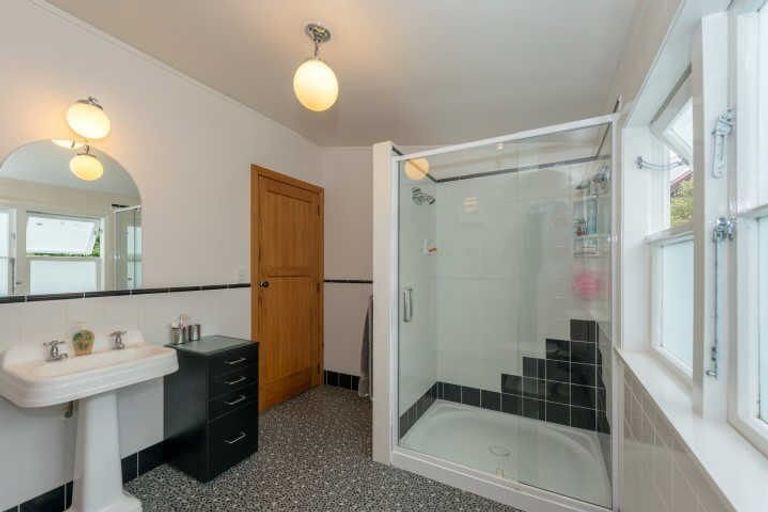 Photo of property in 1 Jellicoe Drive, Hamilton East, Hamilton, 3216