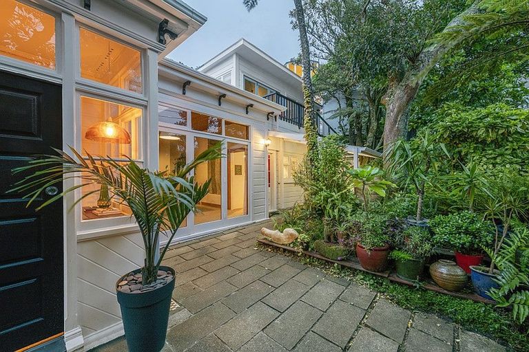 Photo of property in 128 Ohiro Road, Brooklyn, Wellington, 6021