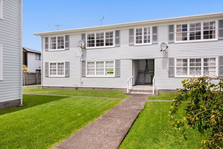 Photo of property in 1/95 Whites Line East, Waiwhetu, Lower Hutt, 5010