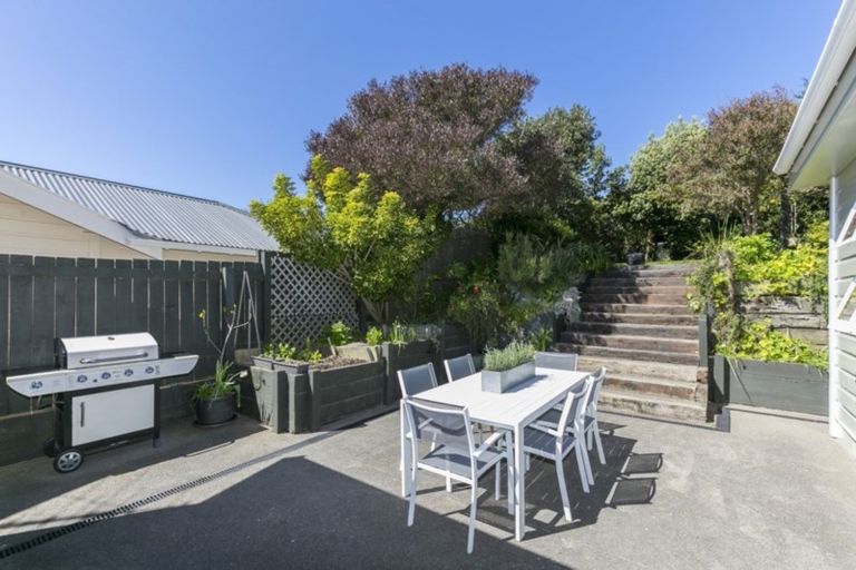 Photo of property in 71 Severn Street, Island Bay, Wellington, 6023