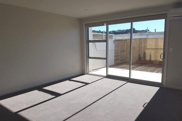 Photo of property in 32u2 Dr Taylor Terrace, Johnsonville, Wellington, 6037