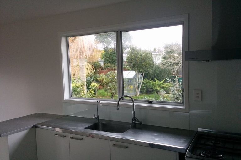 Photo of property in 2/25 Moire Road, Massey, Auckland, 0614