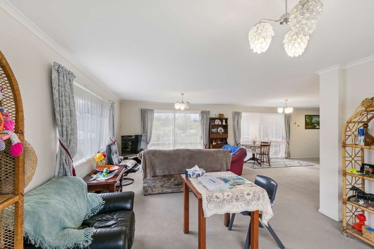 Photo of property in 37 Cabeleigh Drive, Helensville, 0800