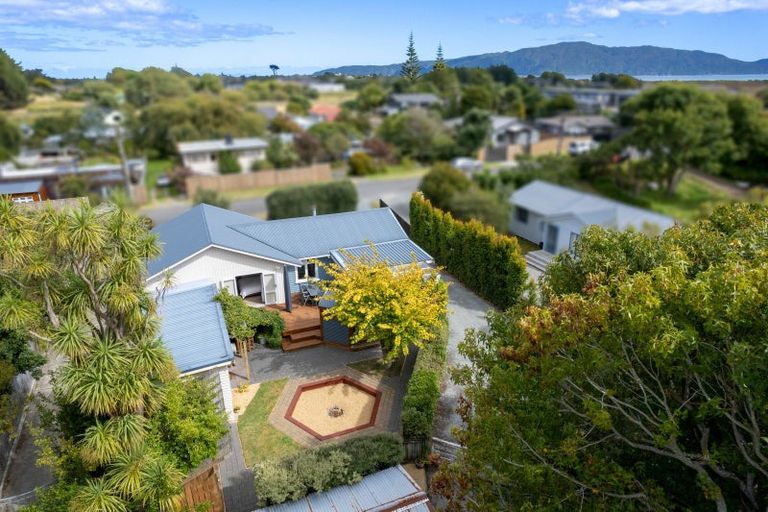 Photo of property in 15 Ruru Road, Otaihanga, Paraparaumu, 5036