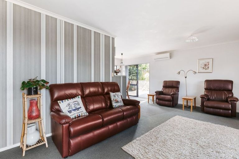 Photo of property in 16 Margaret Drive, Omokoroa, 3114