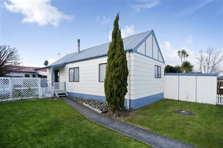 Photo of property in 35 Peter Hall Drive, Kelvin Grove, Palmerston North, 4414