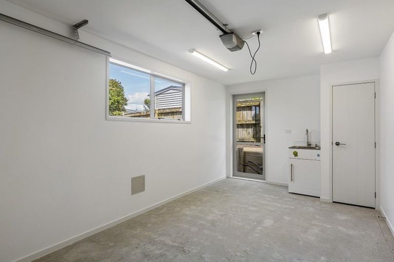 Photo of property in 47b Lynwood Road, New Lynn, Auckland, 0600