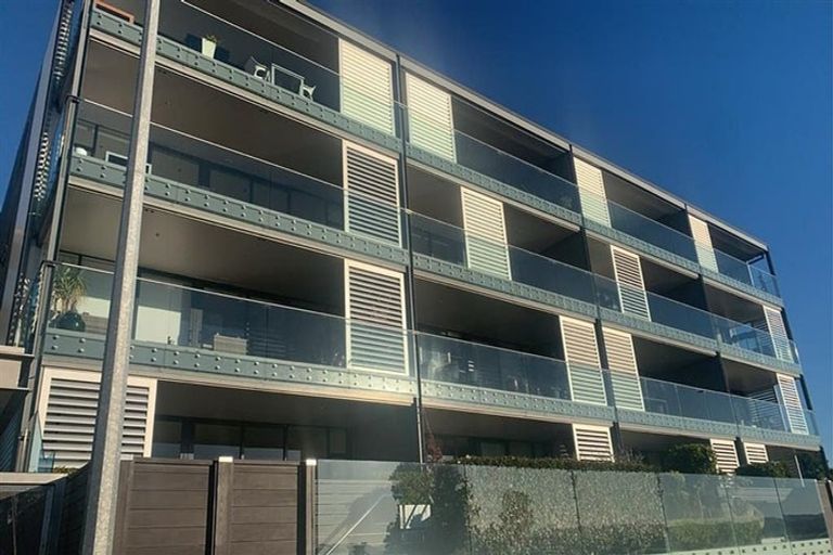 Photo of property in 308/7 Humber Street, Pandora, Napier, 4110