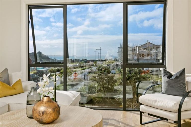 Photo of property in 14 Windlass Street, Long Bay, Auckland, 0630