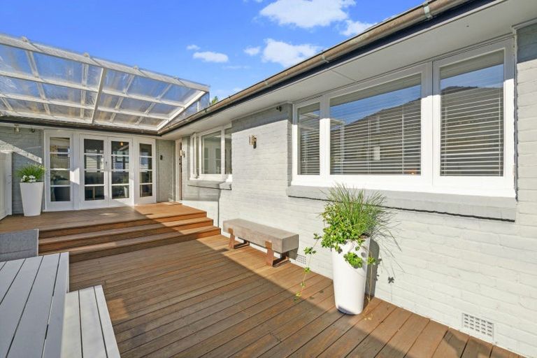 Photo of property in 1/123 Queen Street, Northcote Point, Auckland, 0627