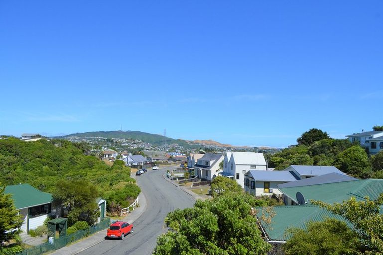 Photo of property in 21 Ladbrooke Drive, Newlands, Wellington, 6037