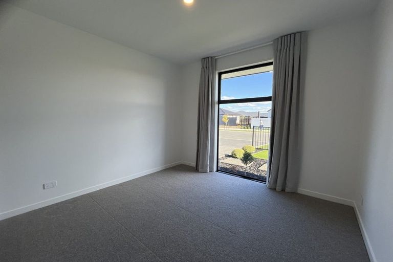 Photo of property in 16 Oriel Way, Rolleston, 7614