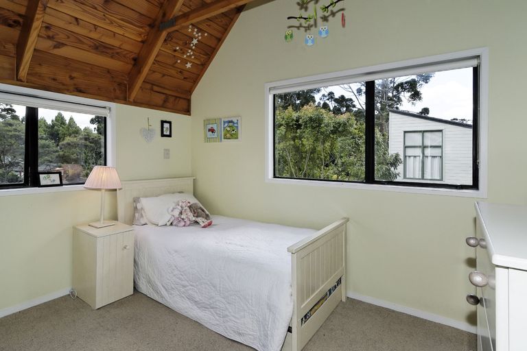 Photo of property in 111 Daffodil Street, Titirangi, Auckland, 0604