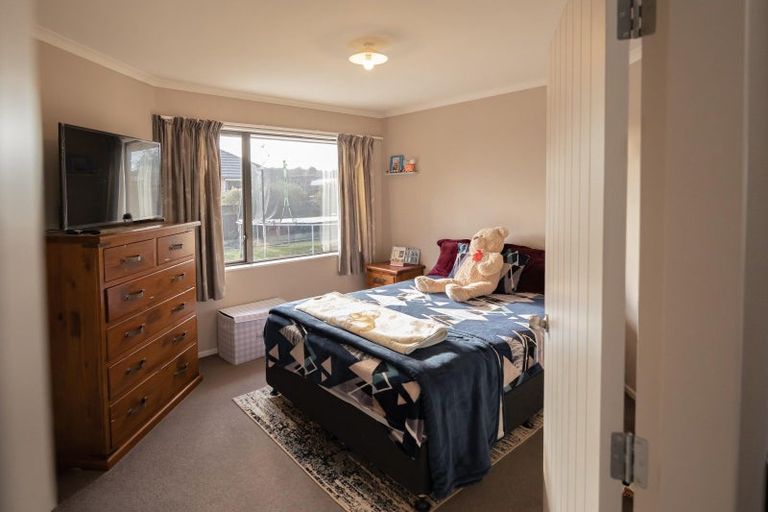 Photo of property in 4 Nevada Way, Kelvin Grove, Palmerston North, 4414