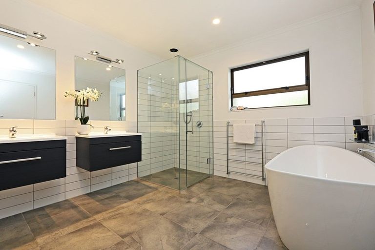 Photo of property in 51b Avondale Road, Taradale, Napier, 4112