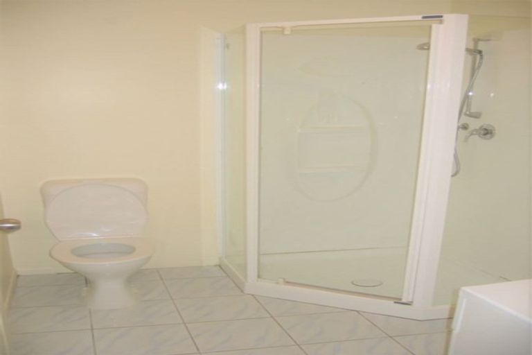 Photo of property in 9d Edgecombe Street, Newlands, Wellington, 6037