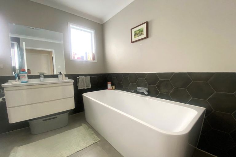 Photo of property in 1/176 Birkdale Road, Birkdale, Auckland, 0626