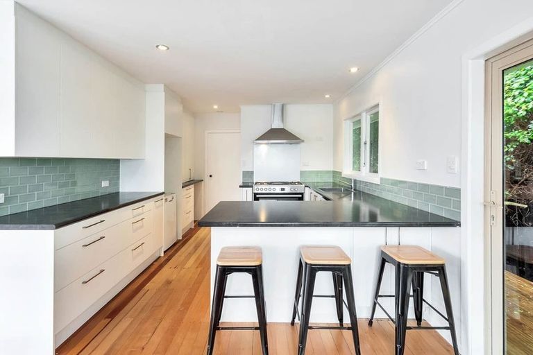 Photo of property in 9c Edwards Avenue, Henderson, Auckland, 0610