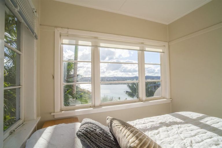 Photo of property in 40 Pohutukawa Avenue, Red Beach, 0932