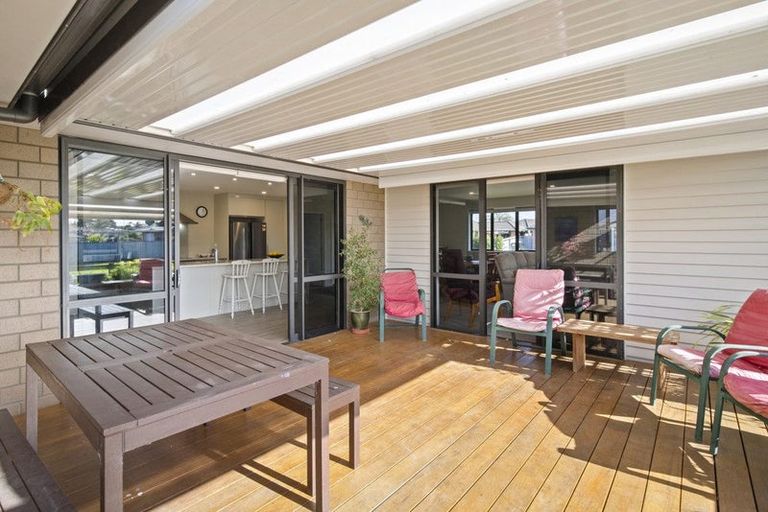 Photo of property in 8 Modello Lane, Waiuku, 2123