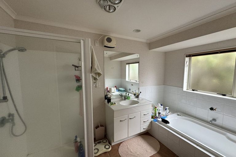 Photo of property in 6 Conacher Close, East Tamaki Heights, Auckland, 2016