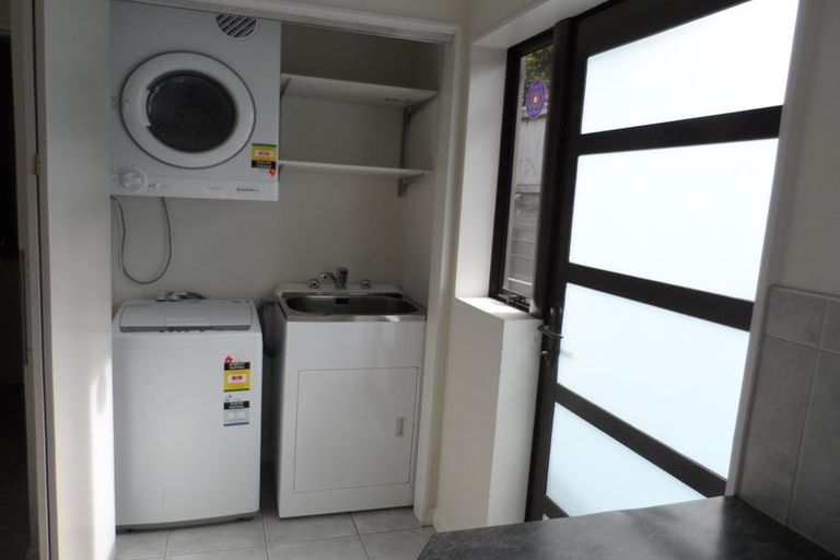 Photo of property in 12 Spoonbill Place, Unsworth Heights, Auckland, 0632