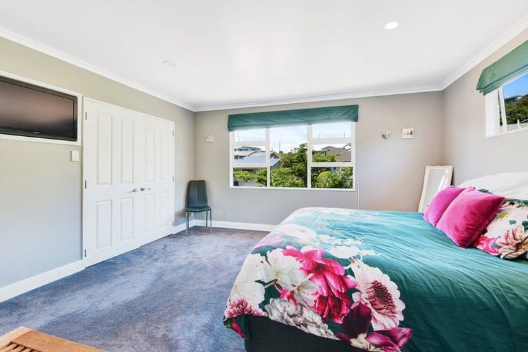 Photo of property in 56 Waldorf Crescent, Orewa, 0931