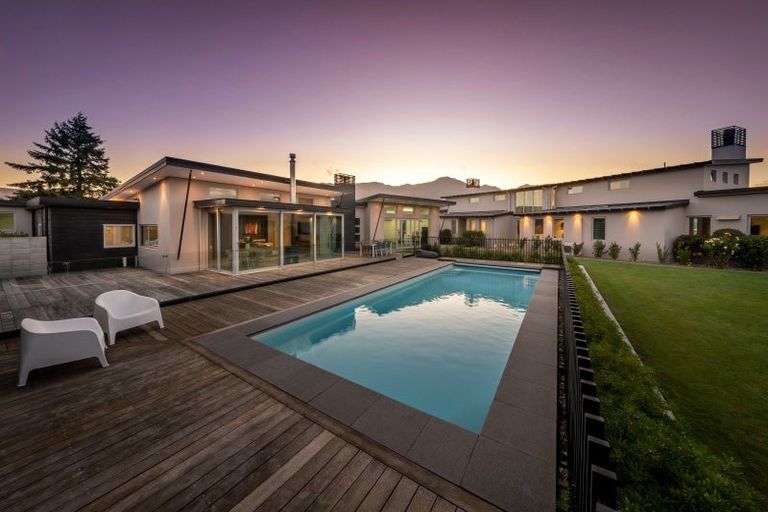 Photo of property in 35 Ridgecrest, Wanaka, 9305